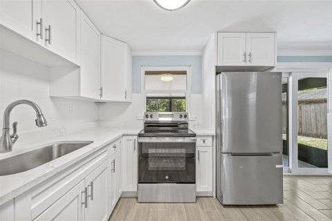 House in Tampa, Florida 3 bedrooms, 105.17 sq.m. № 1778318 - photo 17