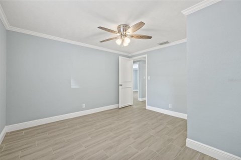 House in Tampa, Florida 3 bedrooms, 105.17 sq.m. № 1778318 - photo 28