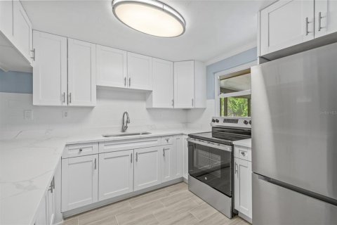 House in Tampa, Florida 3 bedrooms, 105.17 sq.m. № 1778318 - photo 16