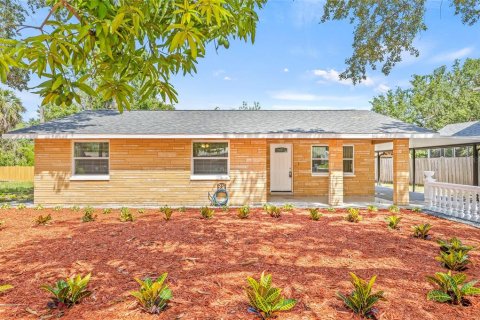 House in Tampa, Florida 3 bedrooms, 105.17 sq.m. № 1778318 - photo 1