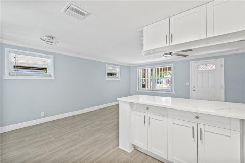 House in Tampa, Florida 3 bedrooms, 105.17 sq.m. № 1778318 - photo 19