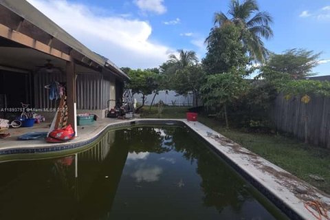 House in Miami, Florida 4 bedrooms, 144 sq.m. № 2014128 - photo 9