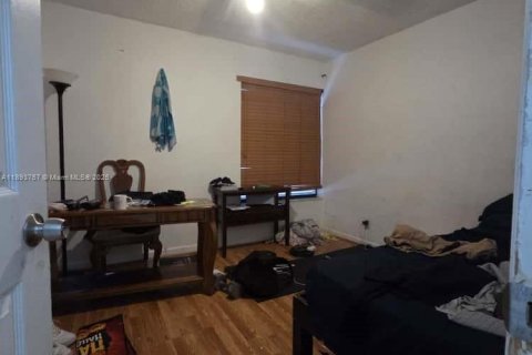 House in Miami, Florida 4 bedrooms, 144 sq.m. № 2014128 - photo 17