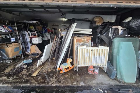 House in Miami, Florida 4 bedrooms, 144 sq.m. № 2014128 - photo 3