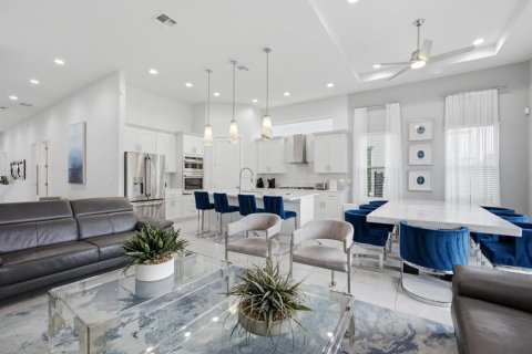 House in Kissimmee, Florida 6 bedrooms, 336.31 sq.m. № 2407051 - photo 6