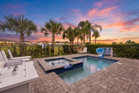 House in Kissimmee, Florida 6 bedrooms, 336.31 sq.m. № 2407051 - photo 2