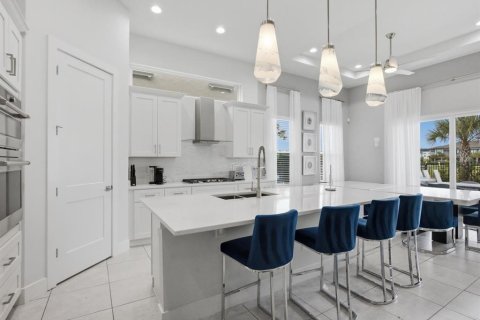 House in Kissimmee, Florida 6 bedrooms, 336.31 sq.m. № 2407051 - photo 9