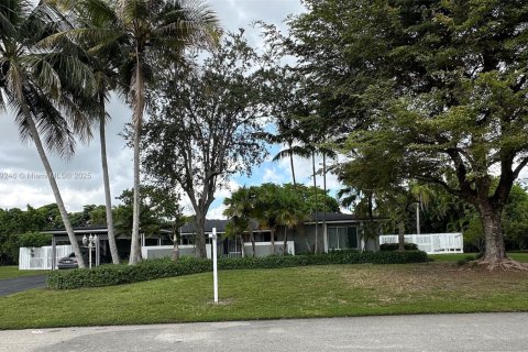 Casa en Miami, Florida 4 dormitorios, 212.65 m2 № 2017194