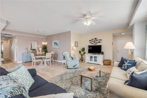 Condo in New Smyrna Beach, Florida, 3 bedrooms  № 2377901 - photo 8