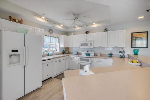 Condo in New Smyrna Beach, Florida, 3 bedrooms  № 2377901 - photo 13
