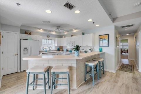 Condo in New Smyrna Beach, Florida, 3 bedrooms  № 2377901 - photo 12