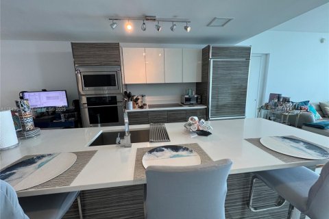 Condominio en alquiler en Miami, Florida, 1 dormitorio, 79.34 m2 № 1839456 - foto 3