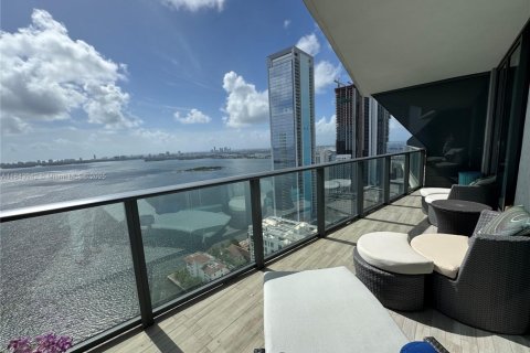 Condo in Miami, Florida, 1 bedroom  № 1839456 - photo 12