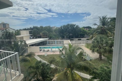 Condominio en alquiler en Lauderdale-by-the-Sea, Florida, 1 dormitorio, 56.67 m2 № 2017691 - foto 13