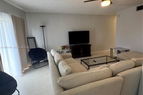 Condominio en alquiler en Lauderdale-by-the-Sea, Florida, 1 dormitorio, 56.67 m2 № 2017691 - foto 7