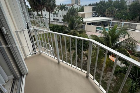 Condominio en alquiler en Lauderdale-by-the-Sea, Florida, 1 dormitorio, 56.67 m2 № 2017691 - foto 10