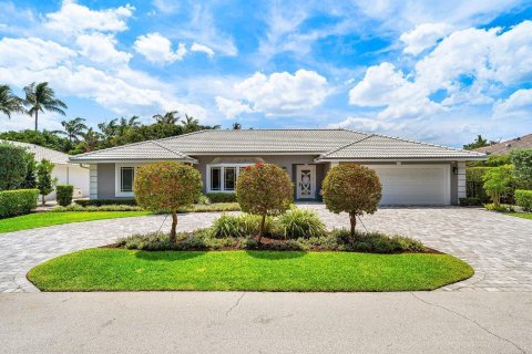 House in Boca Raton, Florida 4 bedrooms, 254.18 sq.m. № 2182863