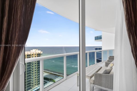 Condo in Hollywood, Florida, 3 bedrooms  № 2076160 - photo 11