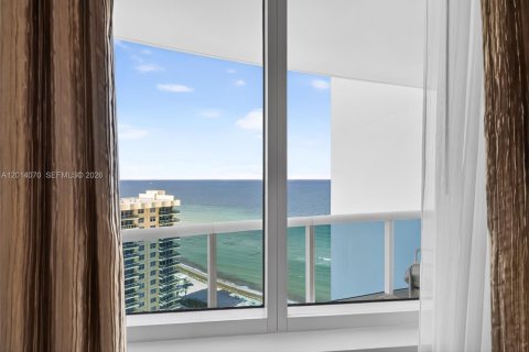 Condo in Hollywood, Florida, 3 bedrooms  № 2076160 - photo 8