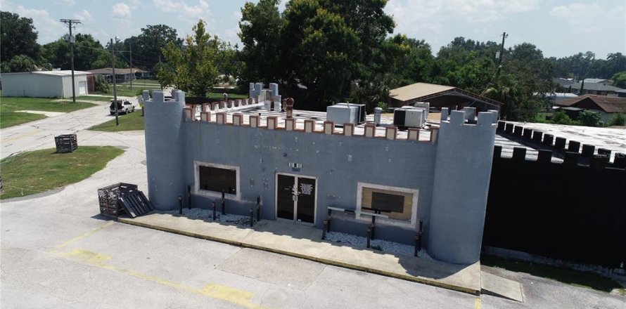 Commercial property in Winter Haven, Florida 179.58 sq.m. № 1870494
