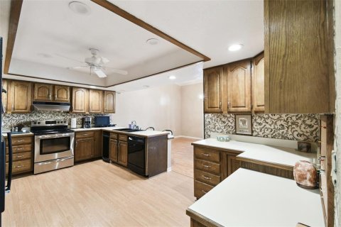 House in Winter Haven, Florida 4 bedrooms, 288.83 sq.m. № 1520013 - photo 6