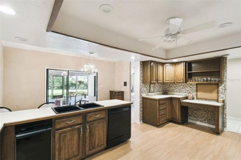 House in Winter Haven, Florida 4 bedrooms, 288.83 sq.m. № 1520013 - photo 15