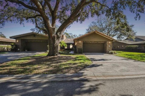 House in Winter Haven, Florida 4 bedrooms, 288.83 sq.m. № 1520013 - photo 1