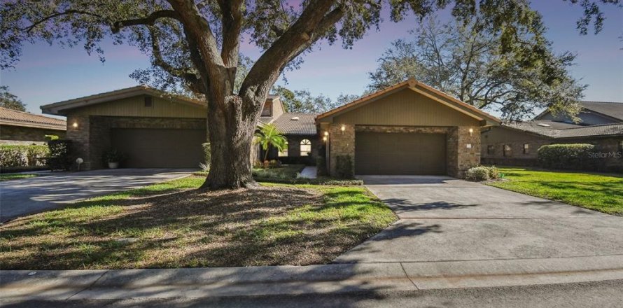 House in Winter Haven, Florida 4 bedrooms, 288.83 sq.m. № 1520013