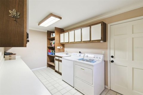 House in Winter Haven, Florida 4 bedrooms, 288.83 sq.m. № 1520013 - photo 27