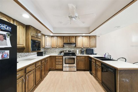 House in Winter Haven, Florida 4 bedrooms, 288.83 sq.m. № 1520013 - photo 13
