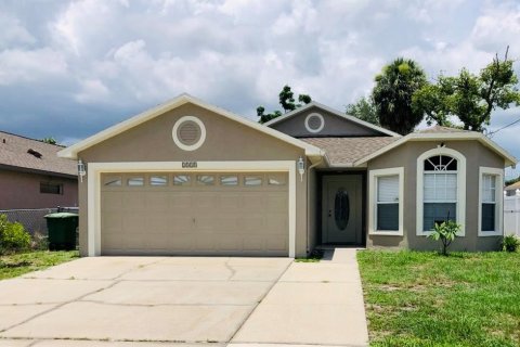 House in Tampa, Florida 3 bedrooms, 127.93 sq.m. № 1819525 - photo 1
