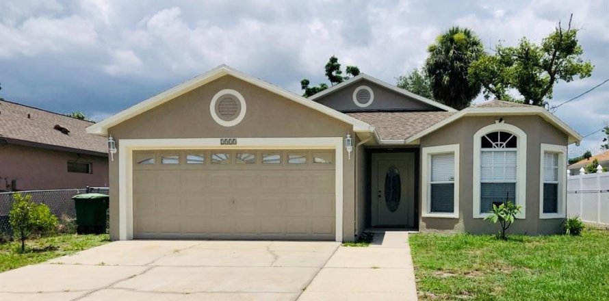 House in Tampa, Florida 3 bedrooms, 127.93 sq.m. № 1819525
