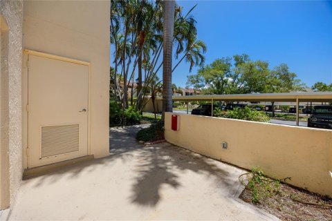 Condo in Saint Petersburg, Florida, 2 bedrooms  № 2196872 - photo 13