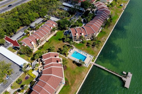 Condo in Saint Petersburg, Florida, 2 bedrooms  № 2196872 - photo 2