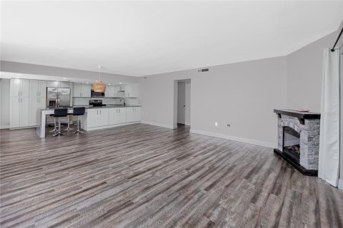 Condo in Saint Petersburg, Florida, 2 bedrooms  № 2196872 - photo 23