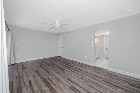 Condo in Saint Petersburg, Florida, 2 bedrooms  № 2196872 - photo 26