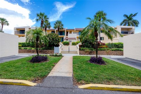 Condo in Saint Petersburg, Florida, 2 bedrooms № 2196872