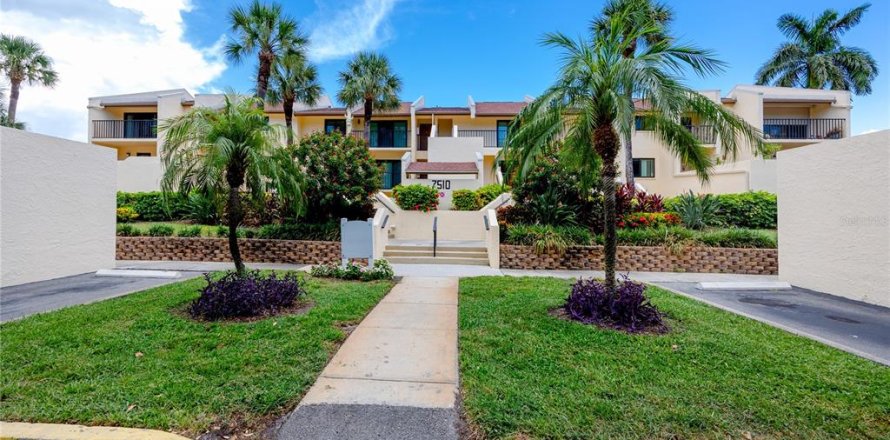 Condo in Saint Petersburg, Florida, 2 bedrooms  № 2196872