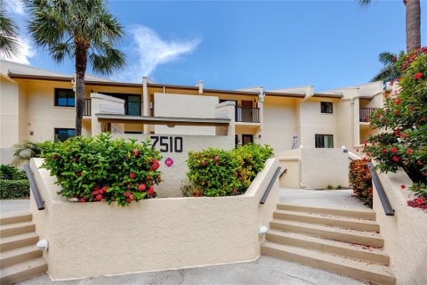 Condo in Saint Petersburg, Florida, 2 bedrooms  № 2196872 - photo 8
