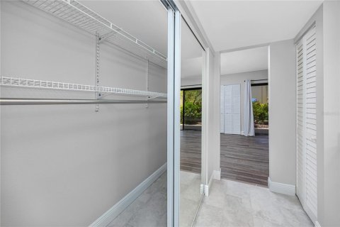Condo in Saint Petersburg, Florida, 2 bedrooms  № 2196872 - photo 27