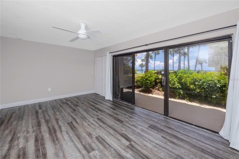 Condo in Saint Petersburg, Florida, 2 bedrooms  № 2196872 - photo 24