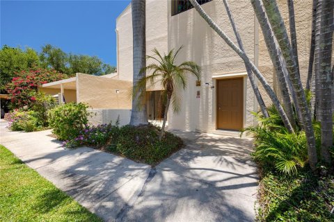Condo in Saint Petersburg, Florida, 2 bedrooms  № 2196872 - photo 11