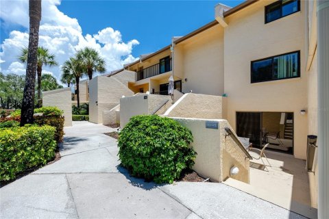Condo in Saint Petersburg, Florida, 2 bedrooms  № 2196872 - photo 9