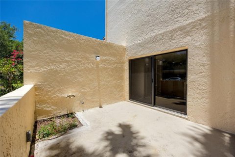 Condo in Saint Petersburg, Florida, 2 bedrooms  № 2196872 - photo 12