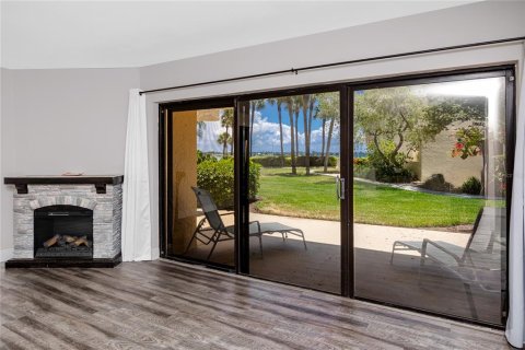 Condo in Saint Petersburg, Florida, 2 bedrooms  № 2196872 - photo 4
