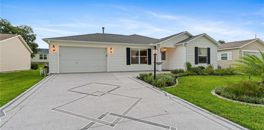 House in The Villages, Florida 2 bedrooms, 106.09 sq.m. № 1870360