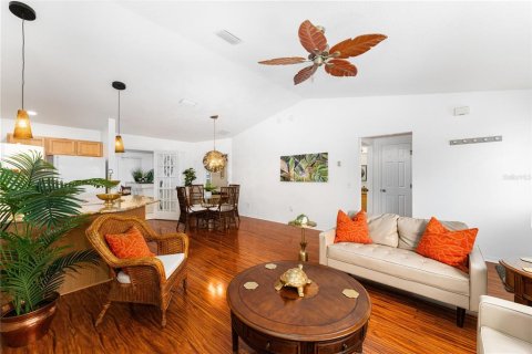 House in The Villages, Florida 2 bedrooms, 106.09 sq.m. № 1870360 - photo 5