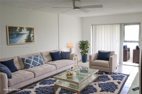 Copropriété à louer à Miami, Floride: 1 chambre, 61.97 m2 № 1951755 - photo 2