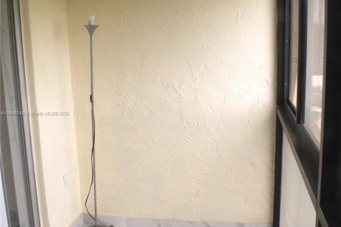 Copropriété à louer à Miami, Floride: 1 chambre, 61.97 m2 № 1951755 - photo 11