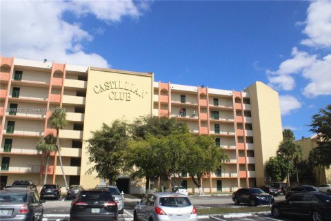 Copropriété à louer à Miami, Floride: 1 chambre, 61.97 m2 № 1951755 - photo 1